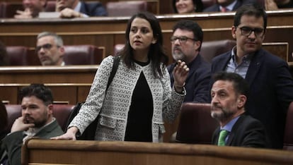 Inés Arrimadas, portavoz de Cs, con José María Espejo y Edmundo Bal, diputados de Cs.