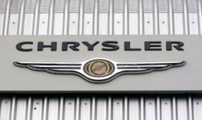 En la imagen de archivo, un logotipo de un coche Chrysler en Rednal, Reino Unido.