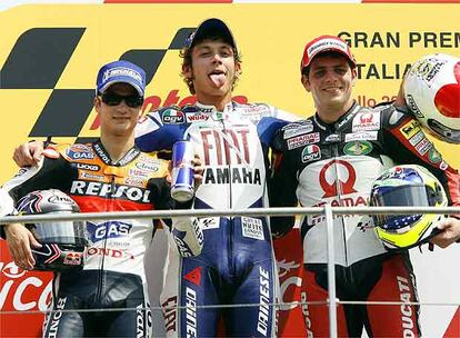 Dani Pedrosa, Valentino Rossi y Alex Barros componen el podio final en la categoría de MotoGP.
