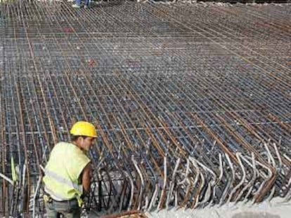 Trabajadores en las obras de la línea 2 del metro de Málaga.