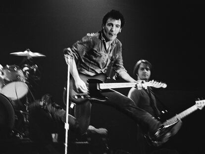 Bruce Springsteen, con Gary Tallent y Max Weinberg, en el Palau d’Esports, en 1981