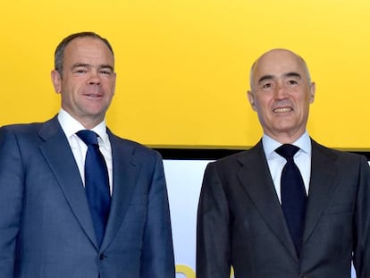 Íñigo Meirás, consejero delegado (i), y Rafael del Pino, presidente, en la Junta General de Accionistas 2017 de Ferrovial.
