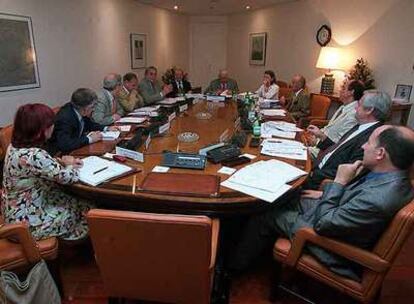 Los miembros de la Junta Electoral Central, durante una reunión en 2003.