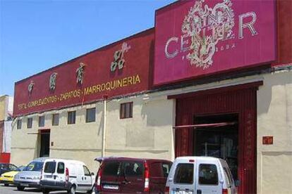 Nave del polígono Cobo Calleja, en Fuenlabrada, de productos chinos al por mayor.