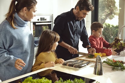 En esta época del año, repleta de comidas y cenas familiares, el pescado y el marisco reinan en las mesas españolas. Son los productos estrella de las Navidades.