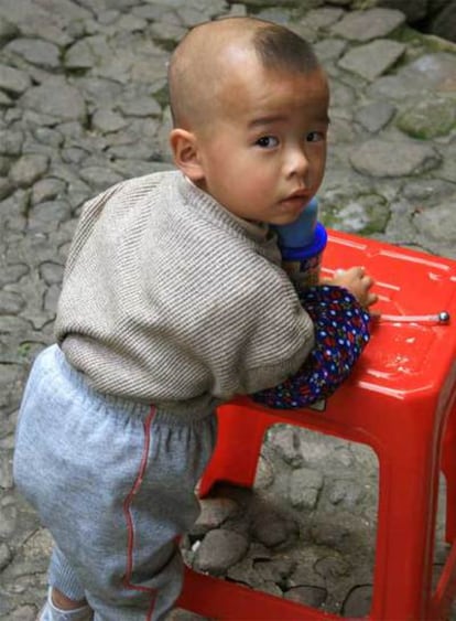 El gobierno chino quiere prohibir la adopción a las personas solteras, obesas, mayores de 50 años o con ingresos bajos.