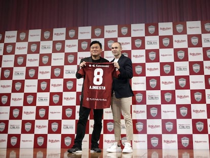 Andrés Iniesta, con la camiseta de su nuevo equipo.