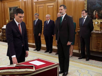 Acto de investidura de Sánchez ante el Rey.