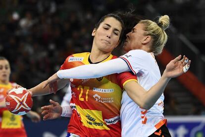 Lara González, durante la final del Mundial femenino de balonmano de 2019 contra Países Bajos.