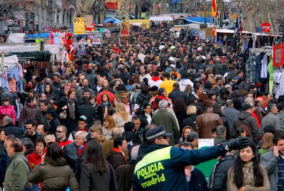 Ambiente en el Rastro de Madrid en una imagen de 2010.