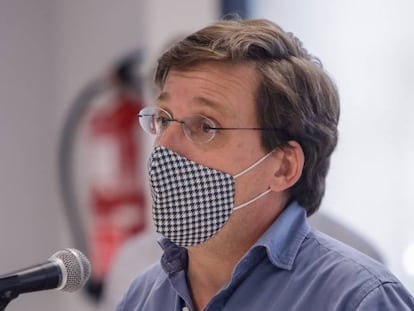 El alcalde de Madrid, José Luis Martínez-Almeida, durante la presentación de la tarjeta Familias, una nueva herramienta de atención social, en Madrid (España) a 26 de agosto de 2020.