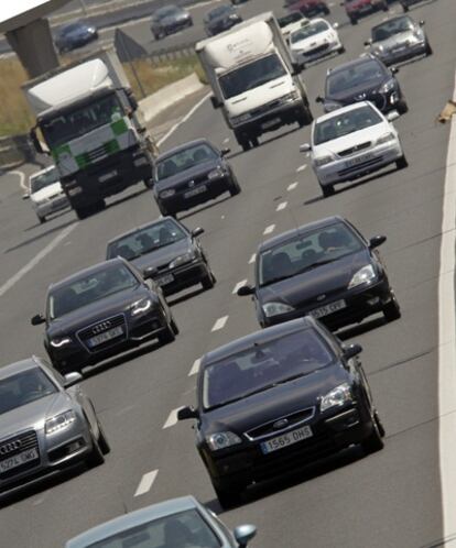 Imagen de archivo de retenciones en las carreteras.