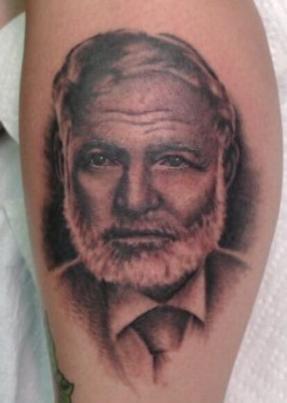 Un tatuaje de Ernest Hemingway en el blog 'Las Lecturas de Mr. Davidmore'