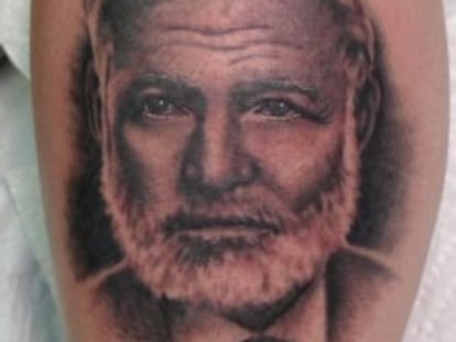 Un tatuaje de Ernest Hemingway en el blog 'Las Lecturas de Mr. Davidmore'