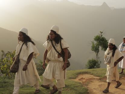 Un grupo de indígenas originarios de la Sierra Nevada de Santa Marta (Colombia).