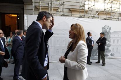 Susana Díaz con Eduardo Madina en el Congreso de Los Diputados.