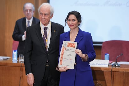 Isabel Díaz Ayuso, recibe la distinción de Académica de Honor de la Academia Médico-Quirúrgica Española este martes, en la facultad de Medicina de la Universidad Complutense.