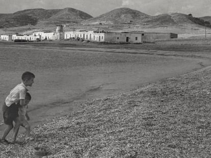 Las fotografías que tomó Vicente Aranda en la Almería de Goytisolo