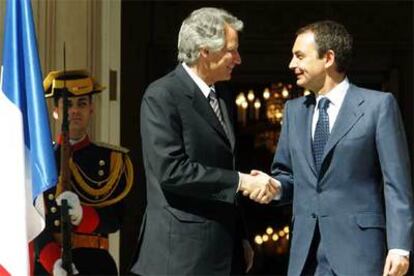 José Luis Rodríguez Zapatero recibe en La Moncloa al primer ministro francés, Dominique de Villepin.