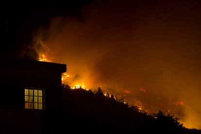 Las llamas del fuego en La Palma. 