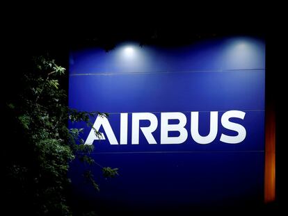Un logo de Airbus en su fábrica de Blagnac (Francia).