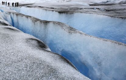 Científicos y miembros de las Fuerzas Armadas de Chile entrenan en el glaciar Grey, en el Parque Nacional Torres del Paine, bajo condiciones extremas, para emprender una expedición a la Antártida profunda, en una de las bases científicas más cercanas al polo sur.