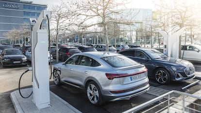 Audi e-tron Sportback 55 quattro cargando