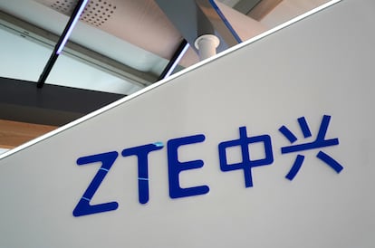 Cartel de ZTE en la Feria Internacional del Comercio de Servicios de China 2020 en Pekín.