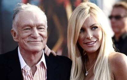 Hugn Hefner con su última prometida, Crystal Harris en diciembre de 2010