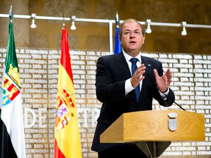 El presidente de la Junta de Extremadura, José Antonio Morago, anuncia su plan de ahorro.