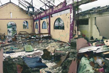 Imagen de archivo de una capilla destruida por combates entre las FARC y el Ejército.