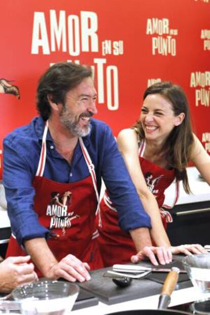 Los actores Ginés García Millán y Leonor Watling posan durante la presentación hoy de la película "Amor en su punto", una comedia romántica, dirigida por Teresa Pelegrí, en la se entremezclan amor, humor y gastronomía.