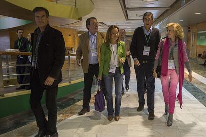 López Aguilar, Carme Chacón, Eduardo Madina y María Teresa Fernández de la Vega, entrando al congreso que se celebra en Granada.