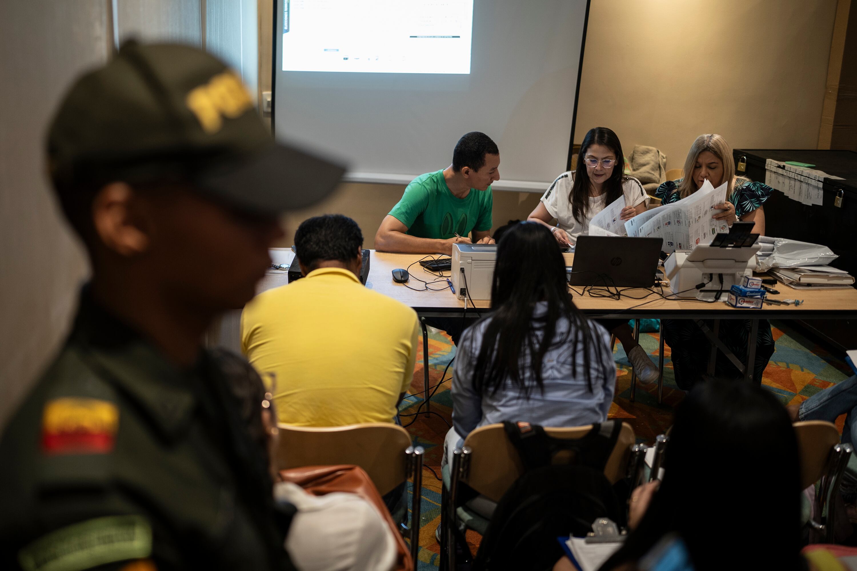 El recuento de votos se lleva a cabo en el Hotel Estelar.