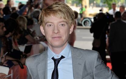 Domhnall Gleeson demostrando por qué hizo de Hugh Grant en 'Una cuestión de tiempo'