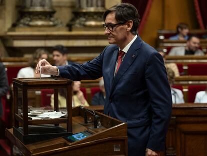 El líder del PSC, Salvador Illa, vota el pasado día 10 en la elección de la presidencia del Parlament.