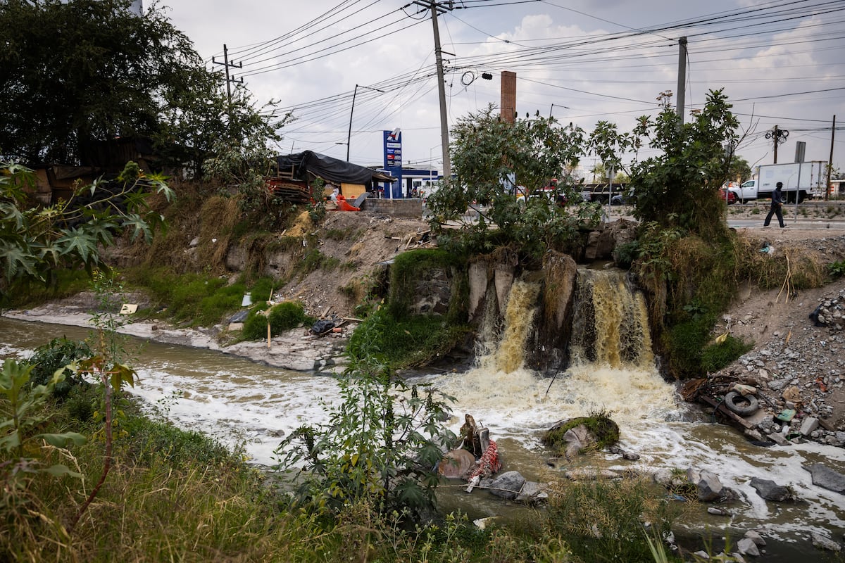 La crisis por el agua sucia y maloliente en Guadalajara escala: “Mis vecinos y yo estamos enfermando”
