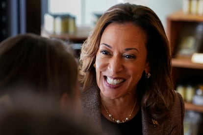 Kamala Harris, este sábado en la tienda Penzeys Spices de Pittsburgh, Pensilvania.