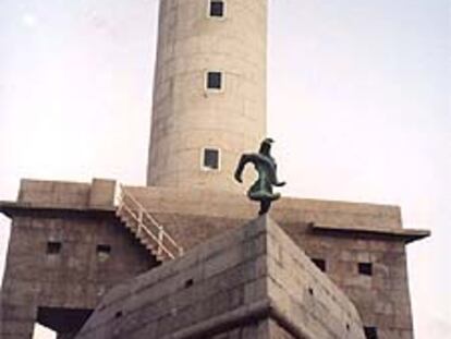 Faro de Punta Nariga, obra del arquitecto pontevedrés César Portela.