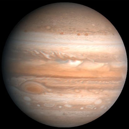 Júpiter está formado en su mayoría por gas (hidrógeno y helio) y su composición es muy similar a la del Sol.