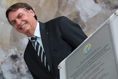 Bolsonaro descerra placa alusiva a inauguração da 8ª Cascata de Ultracentrífugas da Usina de Enriquecimento Isotópico de Urânio.