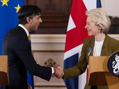 El primer ministro británico, Rishi Sunak, y la presidenta de la Comisión Europea, Ursula von der Leyen, el pasado febrero en Londres.