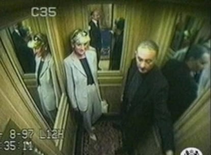 Imagen de Diana y Dodi Al Fayed, tomada por las cámaras de seguridad del Ritz.