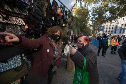 Las nuevas normas han obligado a los visitantes a pedir direcciones continuamente en un circuito cuyas órdenes solo conocían los efectivos de la policía.