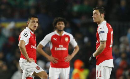 L'ex del Bar?a Alexis Snchez i l'ex del Madrid Ozil desprs del gol de Neymar.