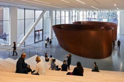 Galería con obras de Richard Serra.