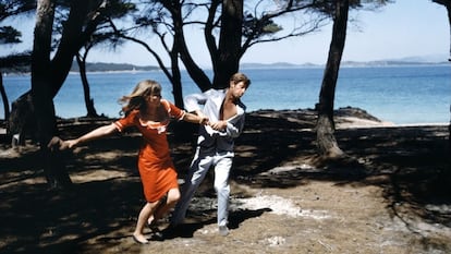 Anna Karina y Jean-Paul Belmondo en una escena de ‘Pierrot el loco’ (1965), Jean-Luc Godard.