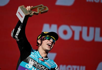 David Alonso celebra la victoria en el circuito de Barcelona, este domingo.  