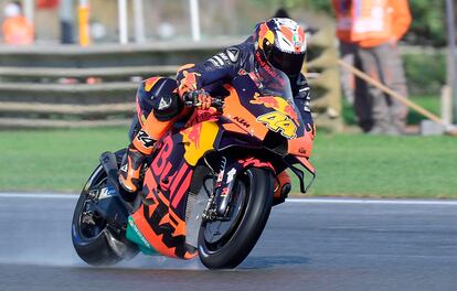 Pol Espargaró (KTM), durante la sesión de clasificación de este sábado en el circuito Ricardo Tormo, en Valencia.