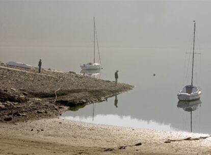 Embarcaciones de recreo en el pantano de Ullíbarri-Gamboa.